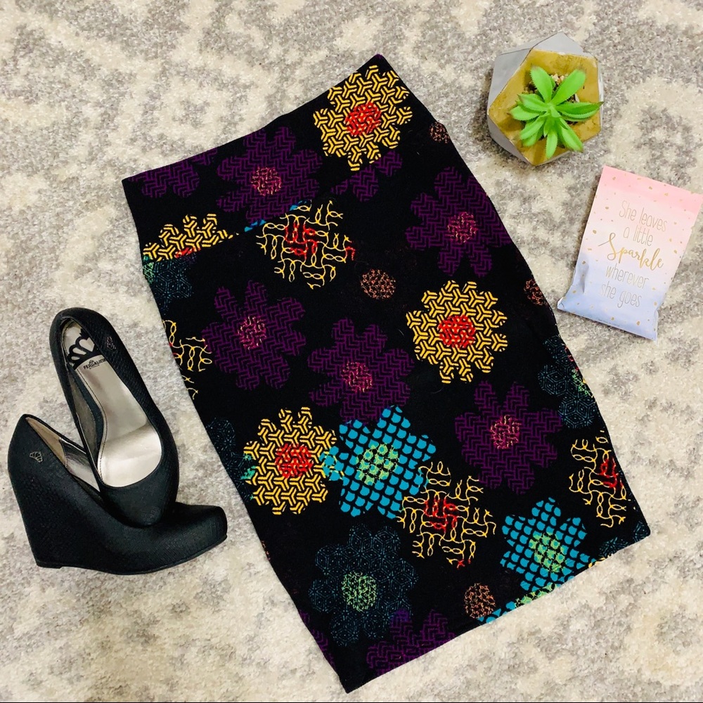 Lula Roe Cassie Pencil Skirt NWOT